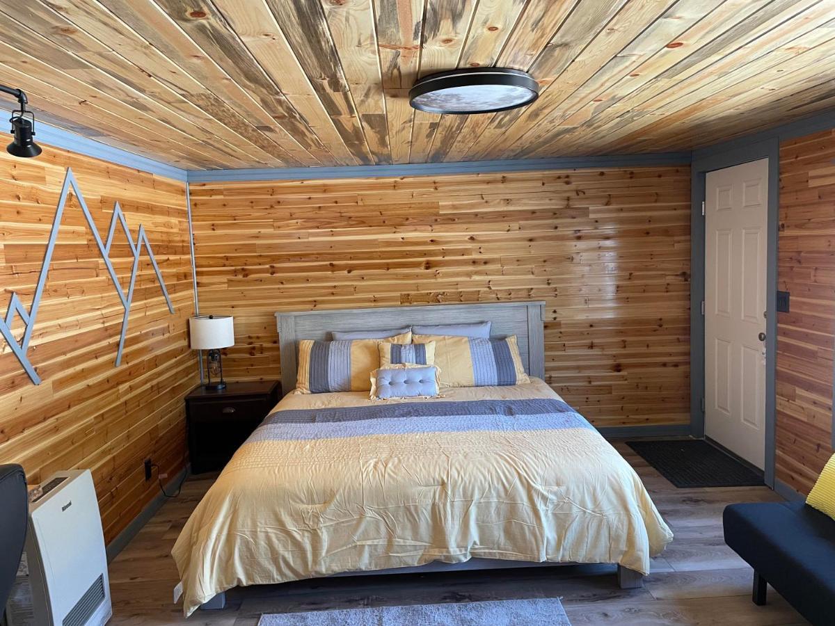 Baker The Whispering Elms Motel מראה חיצוני תמונה