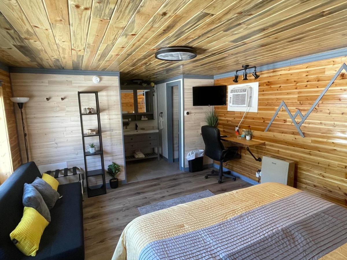Baker The Whispering Elms Motel מראה חיצוני תמונה