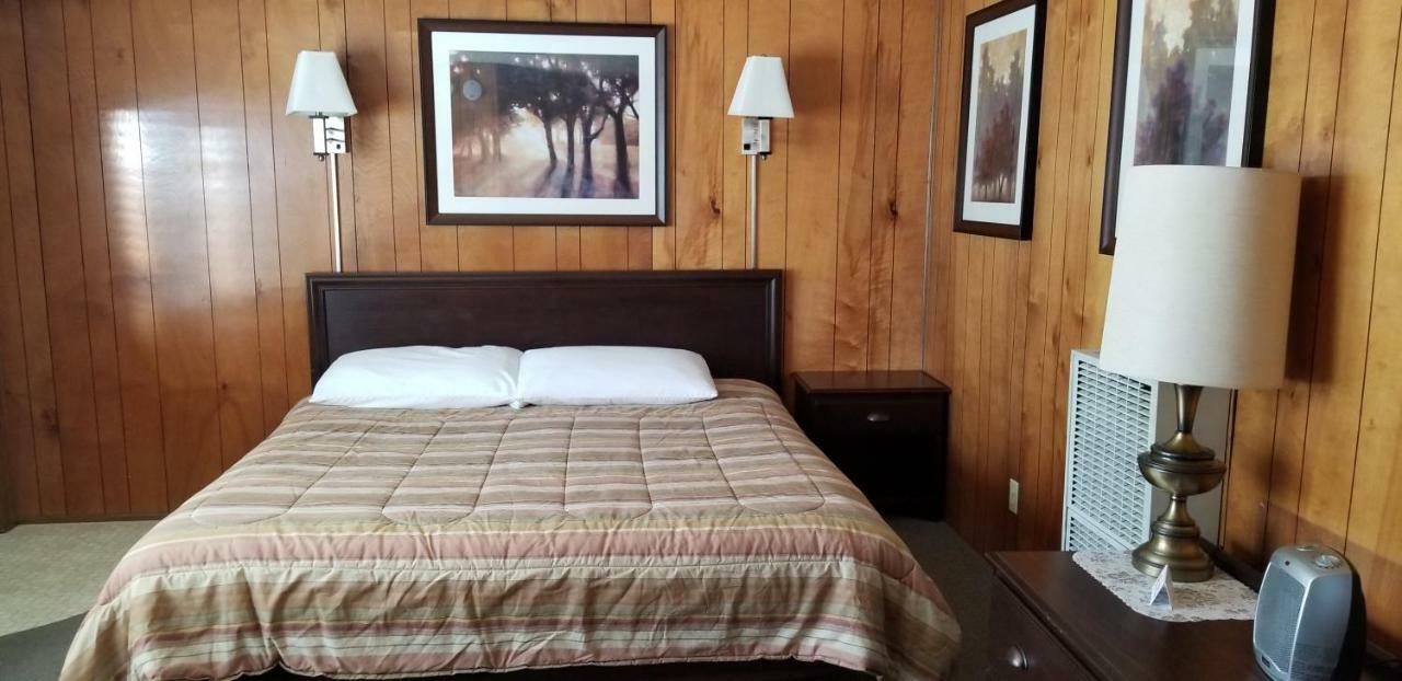 Baker The Whispering Elms Motel מראה חיצוני תמונה