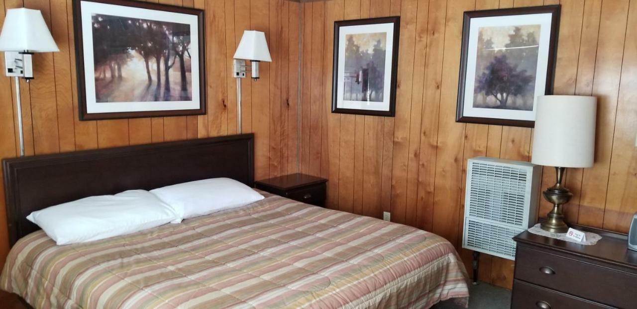Baker The Whispering Elms Motel מראה חיצוני תמונה