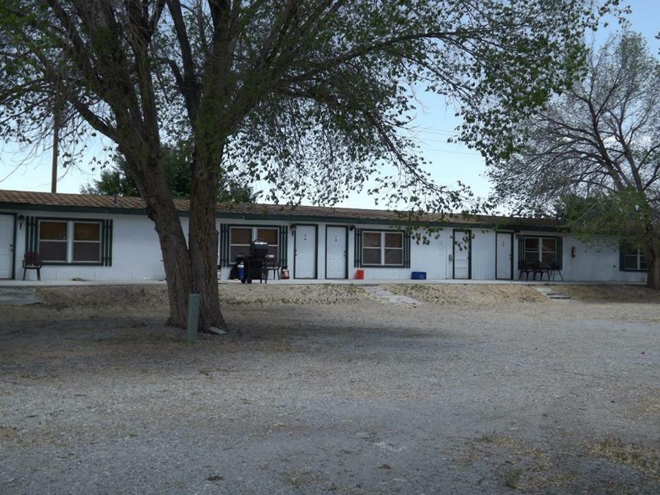 Baker The Whispering Elms Motel מראה חיצוני תמונה