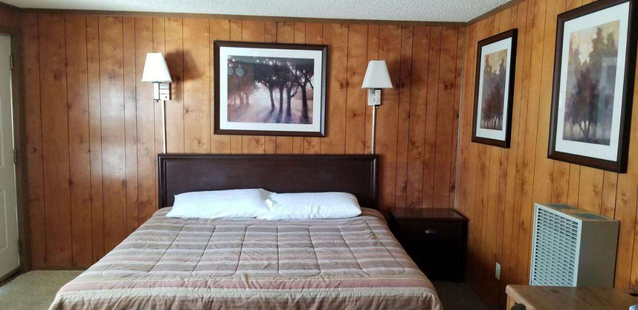 Baker The Whispering Elms Motel מראה חיצוני תמונה